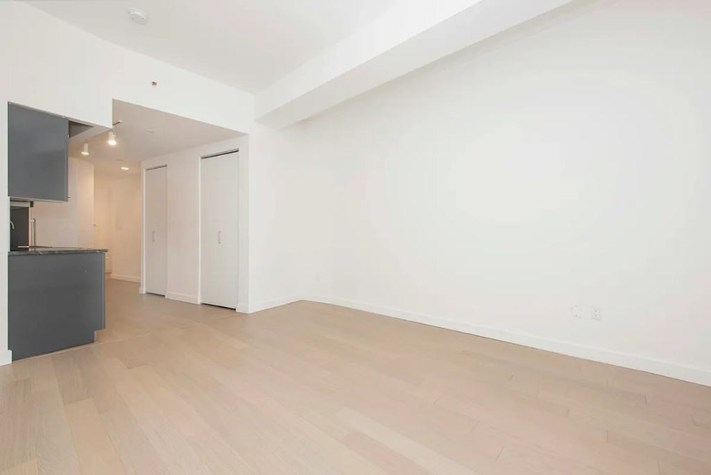 20 Exchange Pl #1223 - Photo 4 of 9