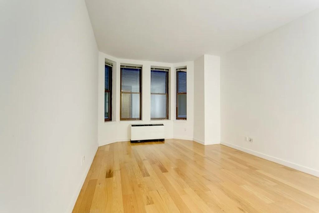37 Wall St #10E - Photo 2 of 10