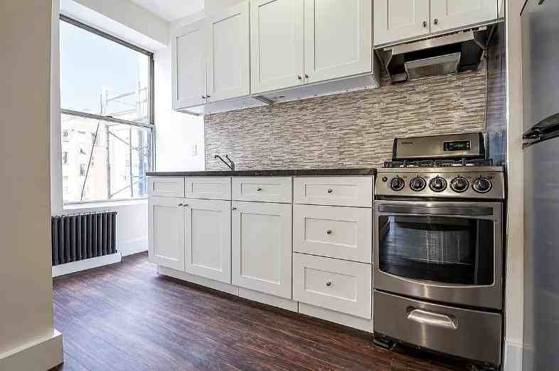 1566 Pacific St #4AA - Photo 2 of 6