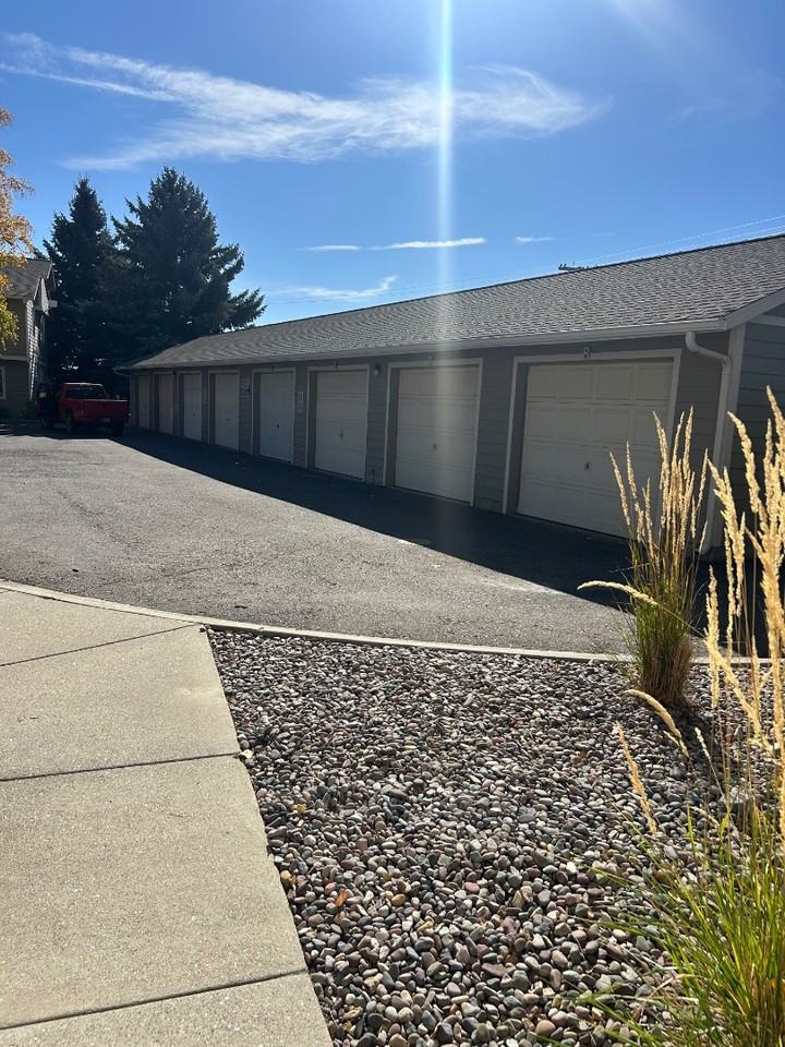 2805 Lowridge Ct - Photo 3 of 17