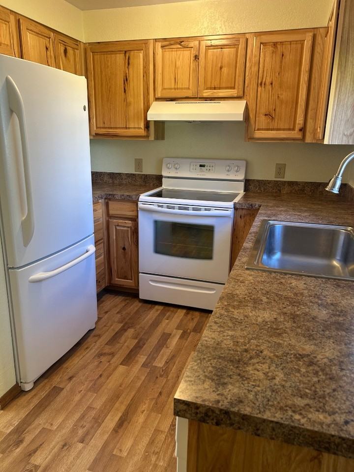 2805 Lowridge Ct - Photo 4 of 17