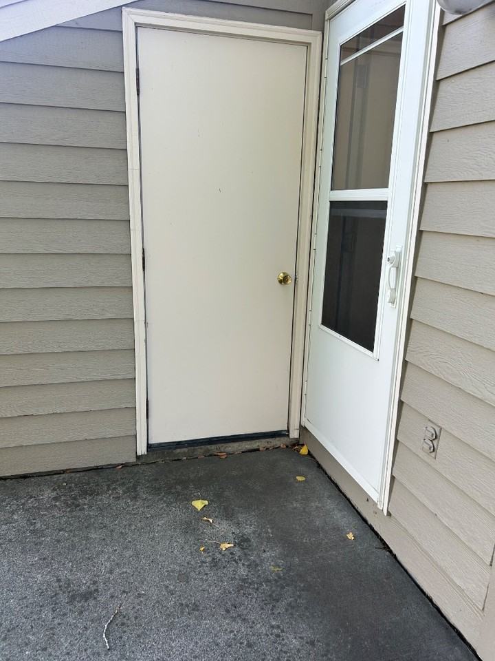 2805 Lowridge Ct - Photo 6 of 17