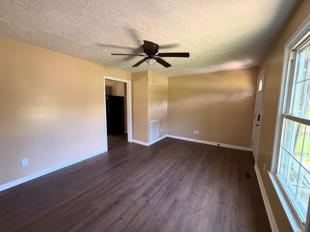Sissom Lane Duplexes - Photo 3 of 10