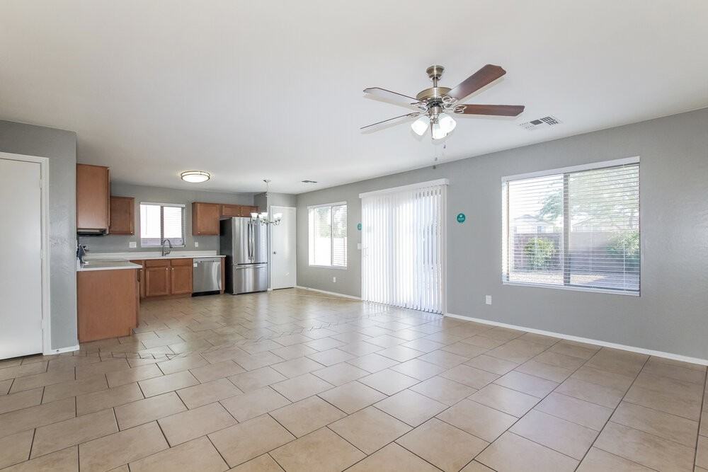 12717 W Mandalay Ln - Photo 5 of 17