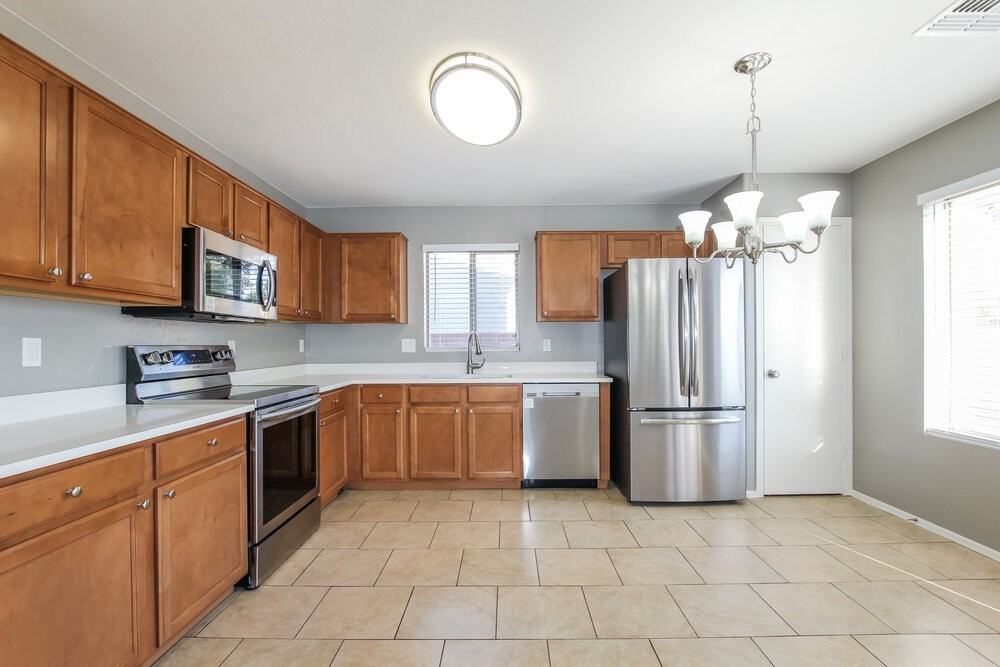 12717 W Mandalay Ln - Photo 6 of 17