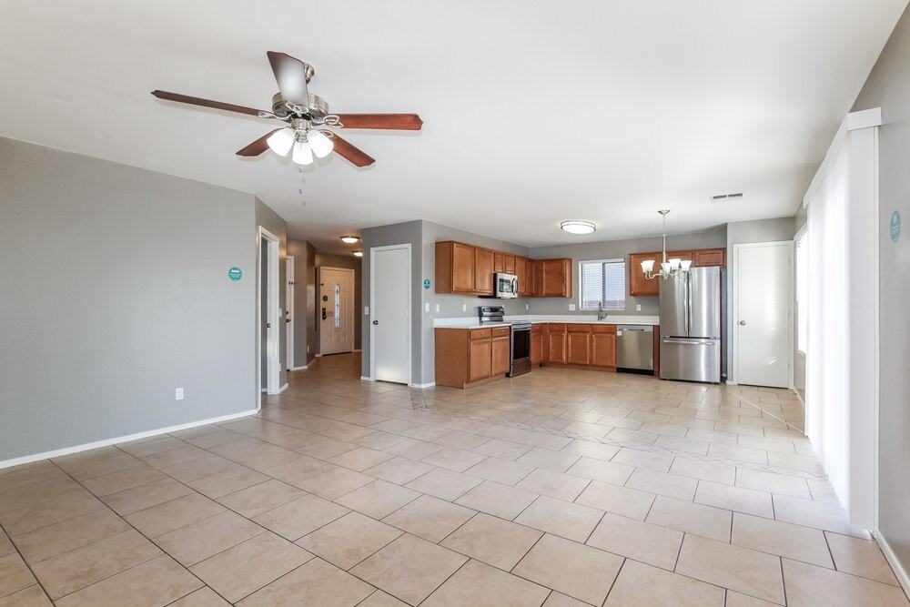 12717 W Mandalay Ln - Photo 7 of 17