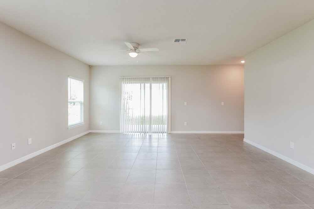 1042 Dudley Dr - Photo 3 of 16