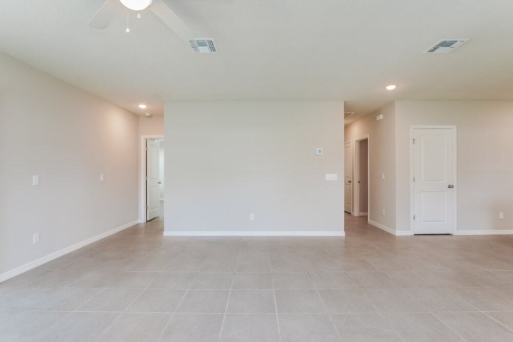 1042 Dudley Dr - Photo 4 of 16