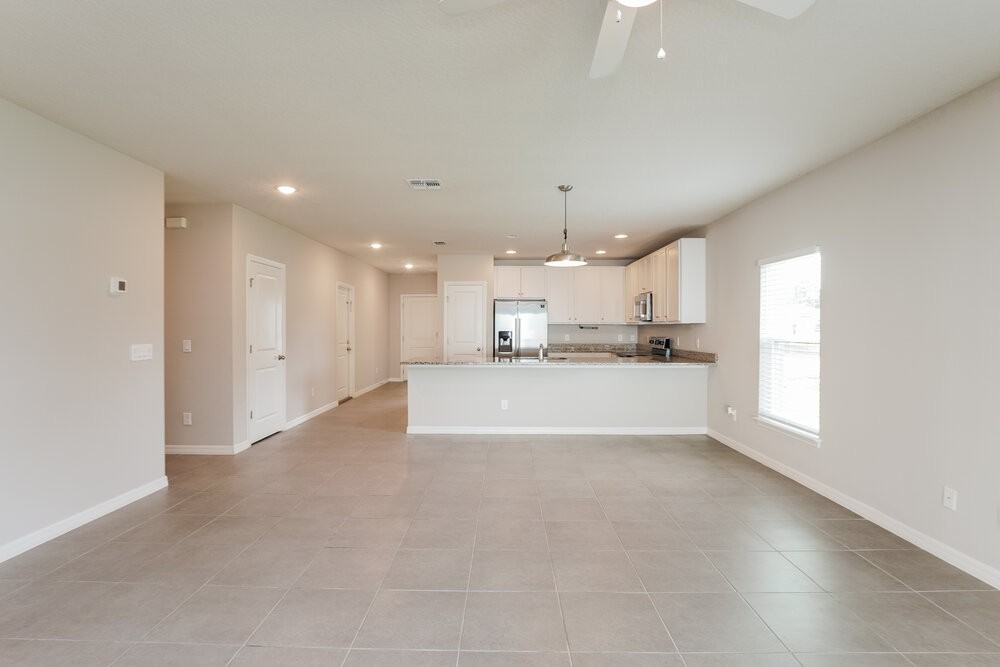 1042 Dudley Dr - Photo 5 of 16