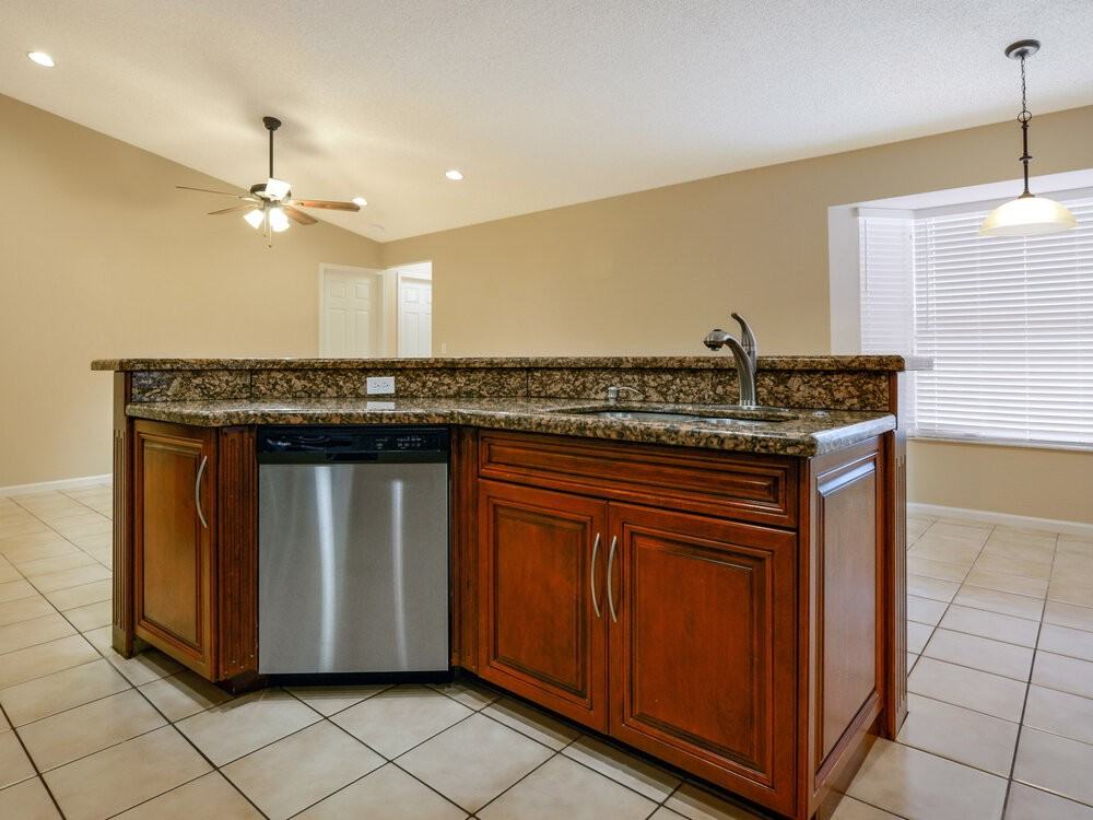 4501 Nw 49th Ct - Photo 5 of 19