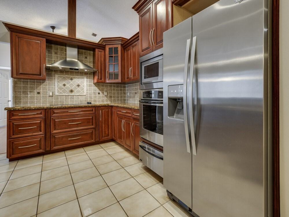4501 Nw 49th Ct - Photo 6 of 19