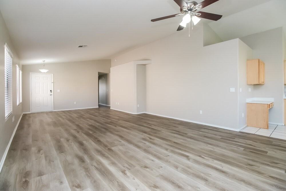 2092 E Saratoga St - Photo 4 of 16
