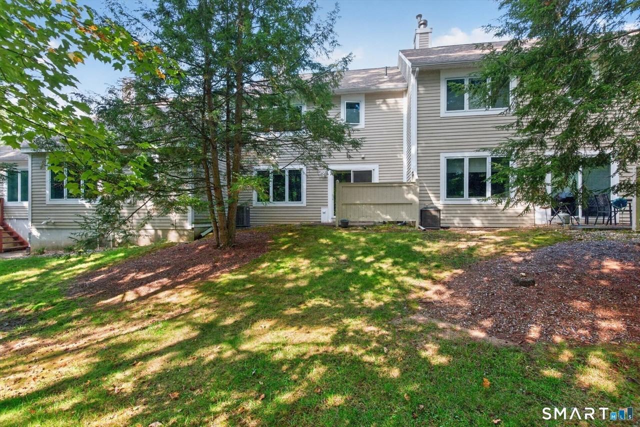 7 Essex Ct #7 - Photo 3 of 39