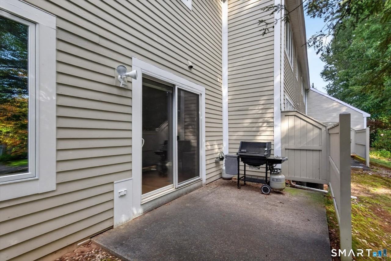 7 Essex Ct #7 - Photo 4 of 39