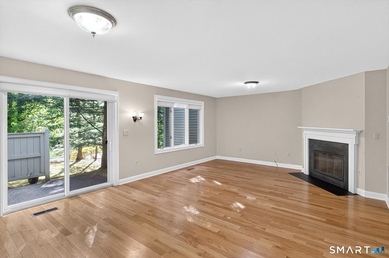 7 Essex Ct #7 - Photo 6 of 39