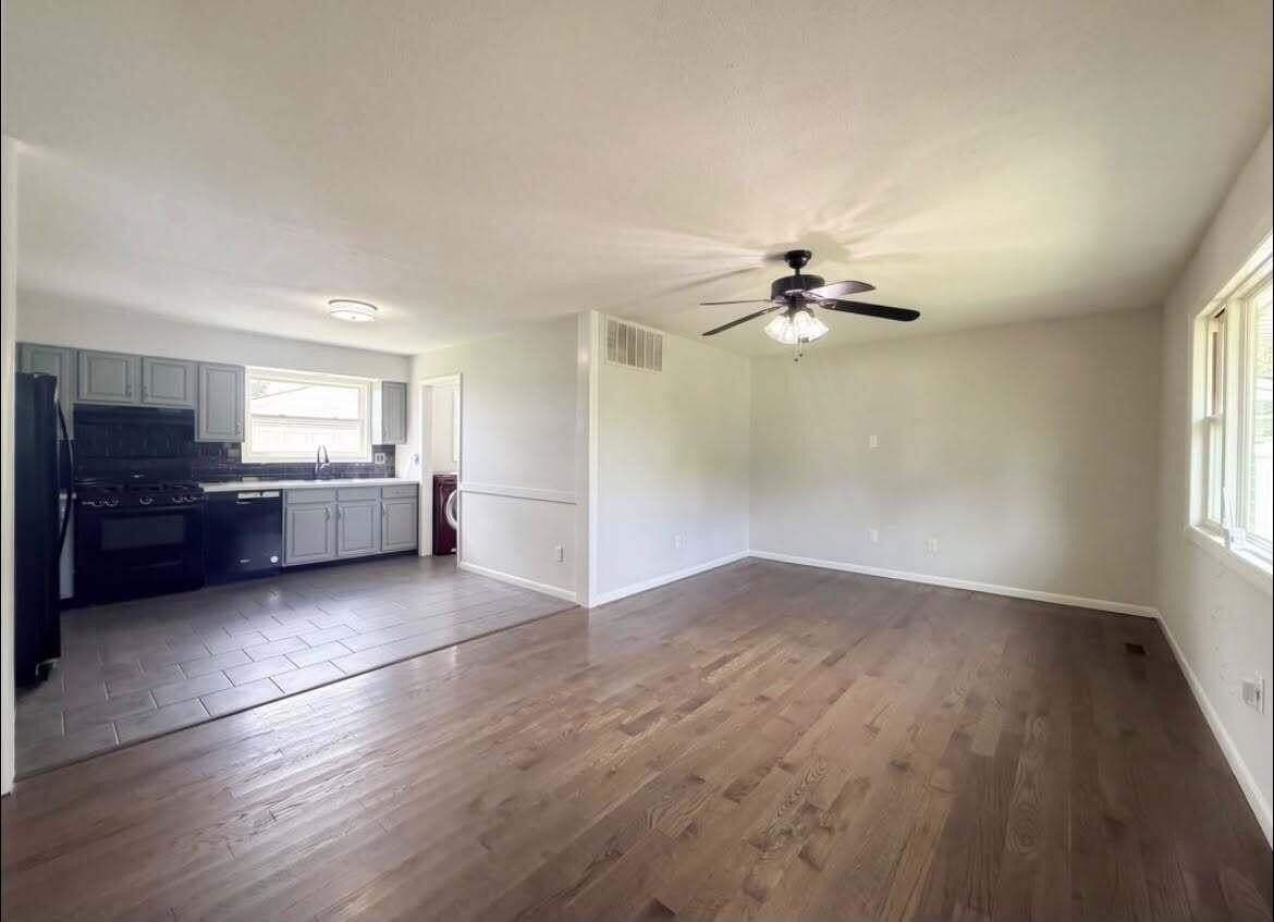 10820 Jackson St - Photo 3 of 8