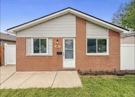 featured image of 7912 Pine St