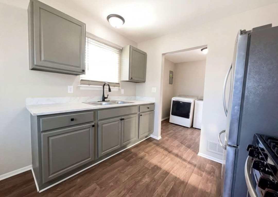 7912 Pine St - Photo 2 of 10