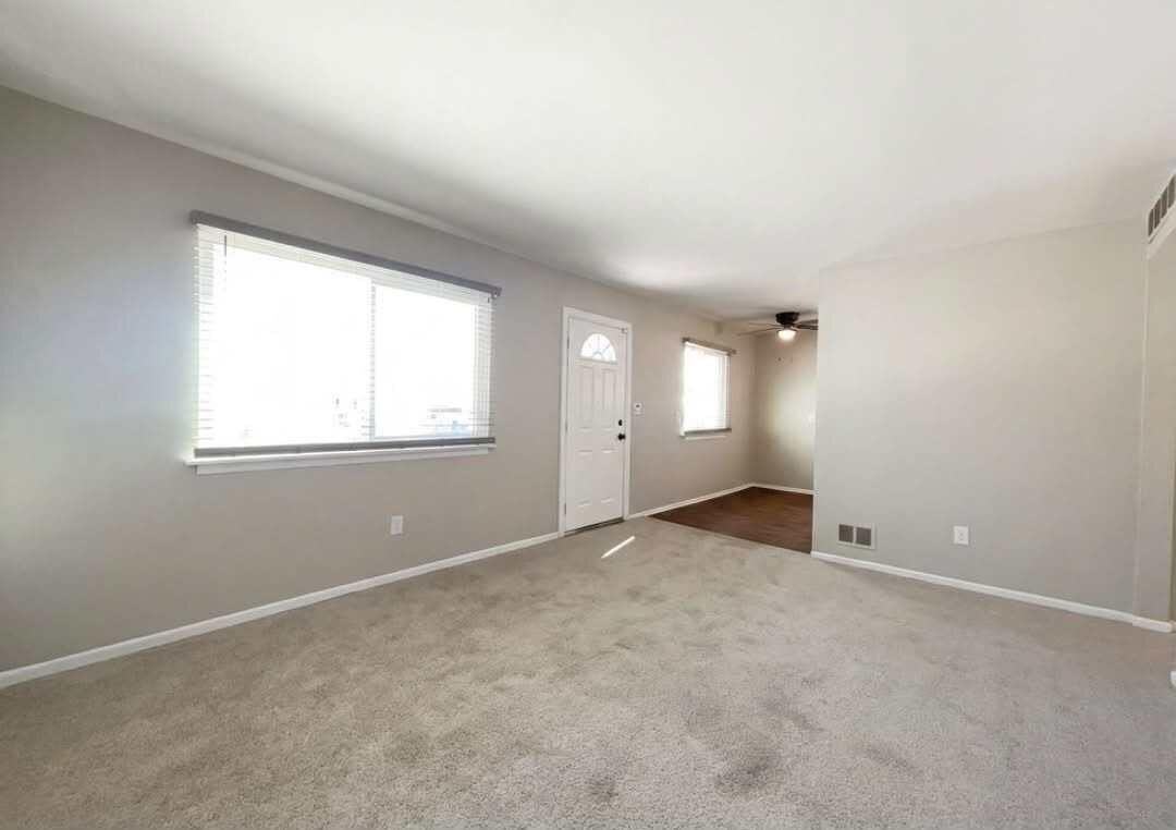 7912 Pine St - Photo 3 of 10