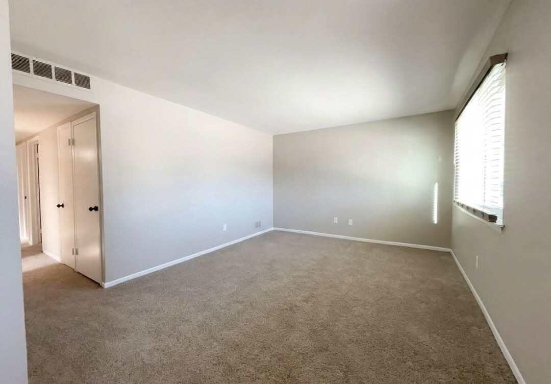 7912 Pine St - Photo 4 of 10
