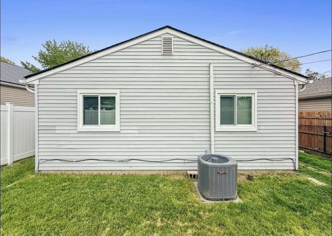 7912 Pine St - Photo 5 of 10