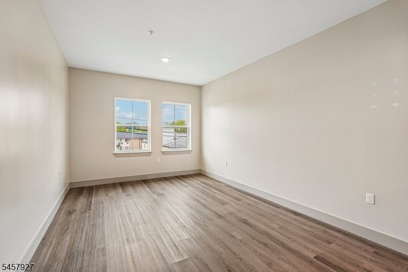 548 Franklin Ave #207 - Photo 7 of 36