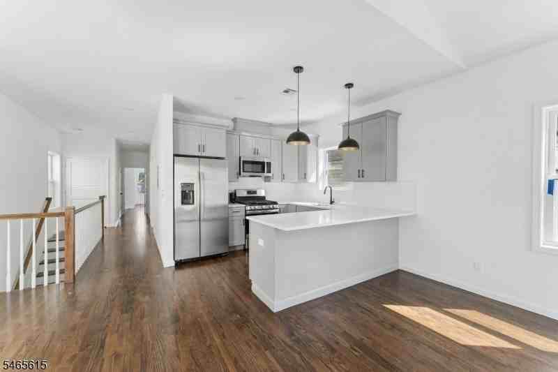 910 Bergen St #2 - Photo 2 of 10