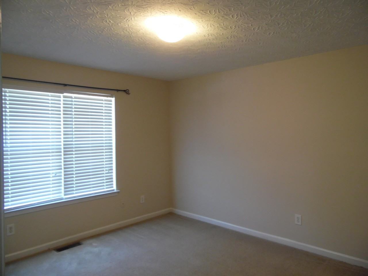 3048 Mapleleaf Park - Photo 4 of 5