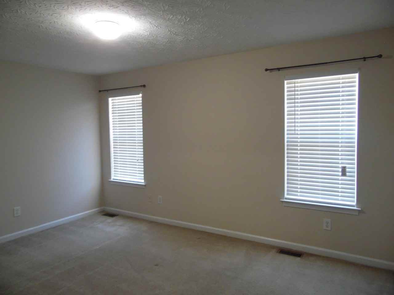3048 Mapleleaf Park - Photo 5 of 5