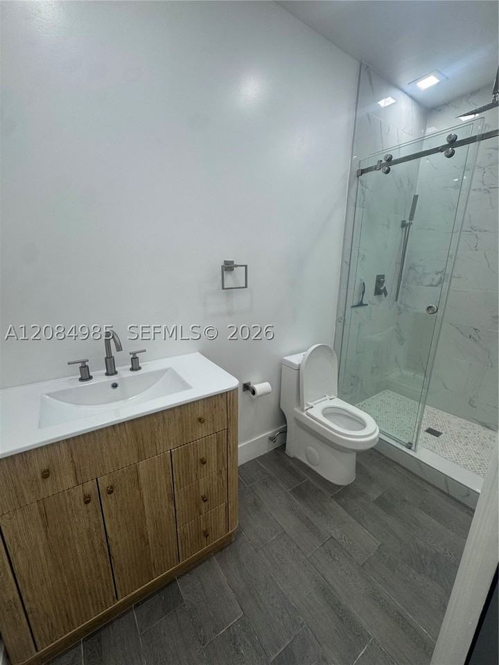 19340 Bel Aire Dr #1 - Photo 4 of 5