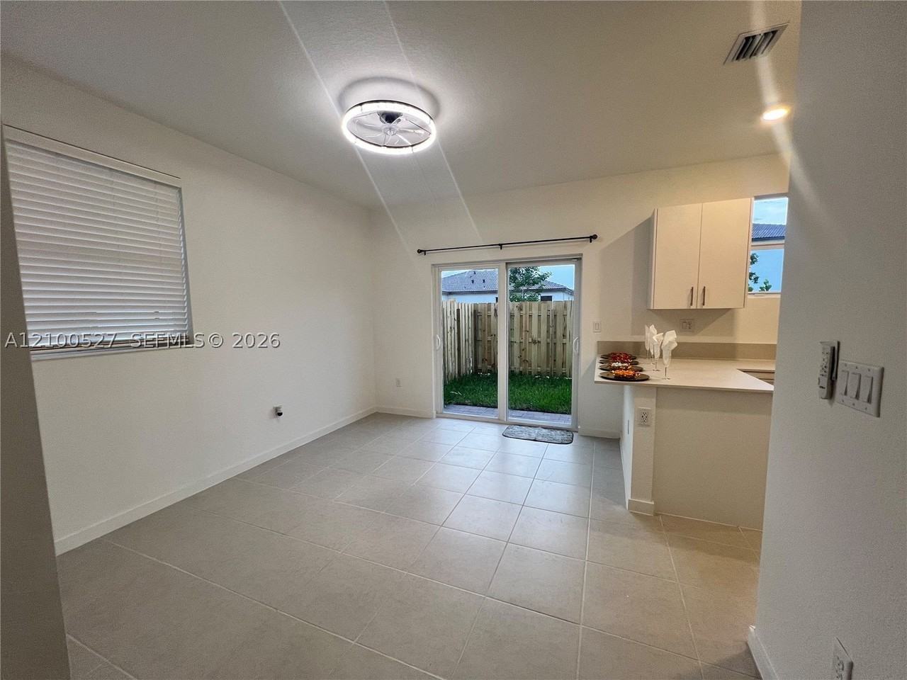 2992 Se 25th Ave - Photo 3 of 16
