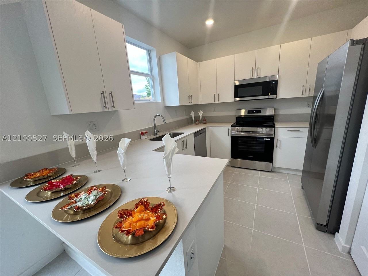 2992 Se 25th Ave - Photo 5 of 16