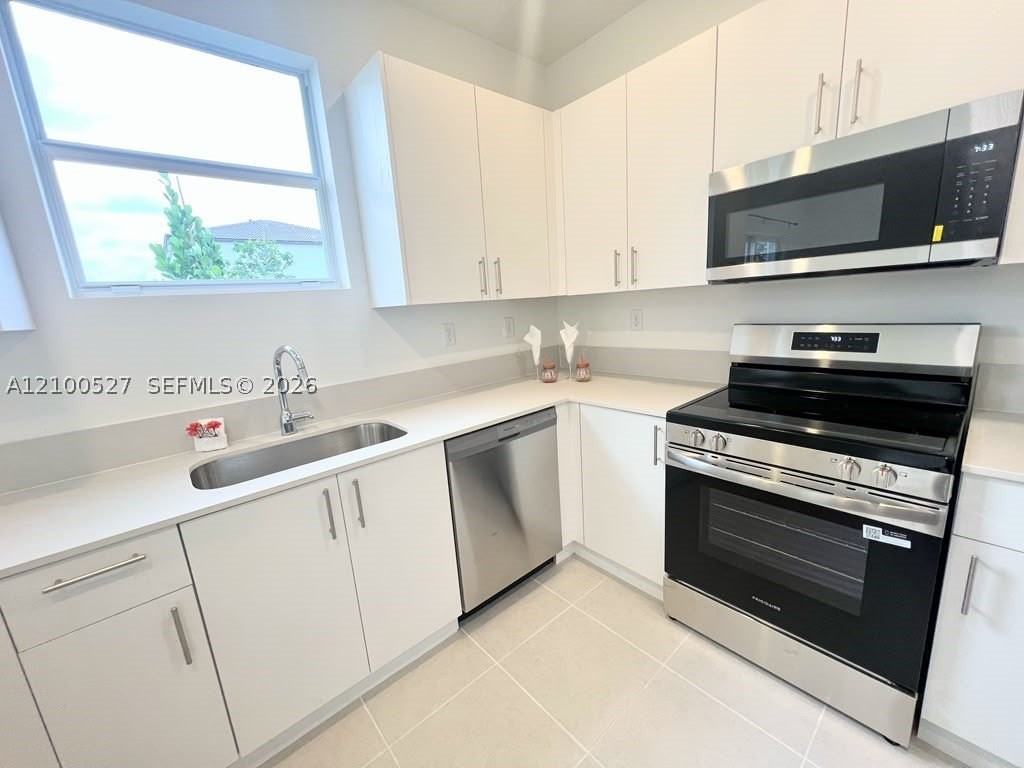 2992 Se 25th Ave - Photo 6 of 16