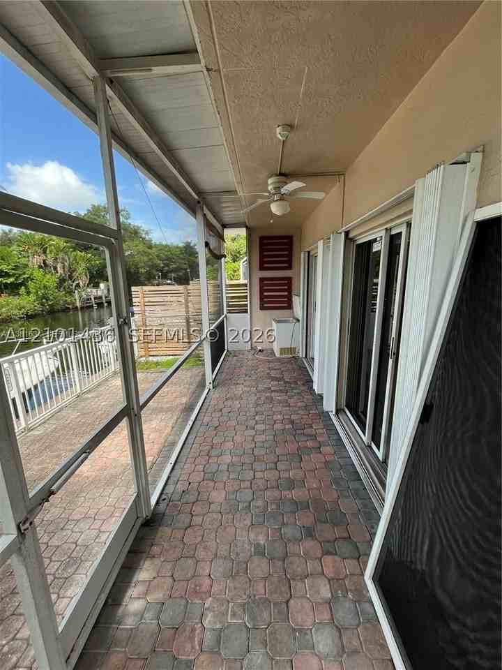 1314 Ne 105th St #9 - Photo 7 of 28