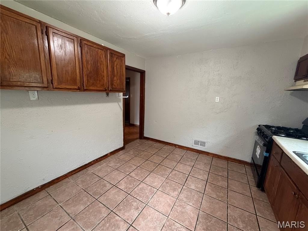 9812 Winkler Dr - Photo 4 of 15