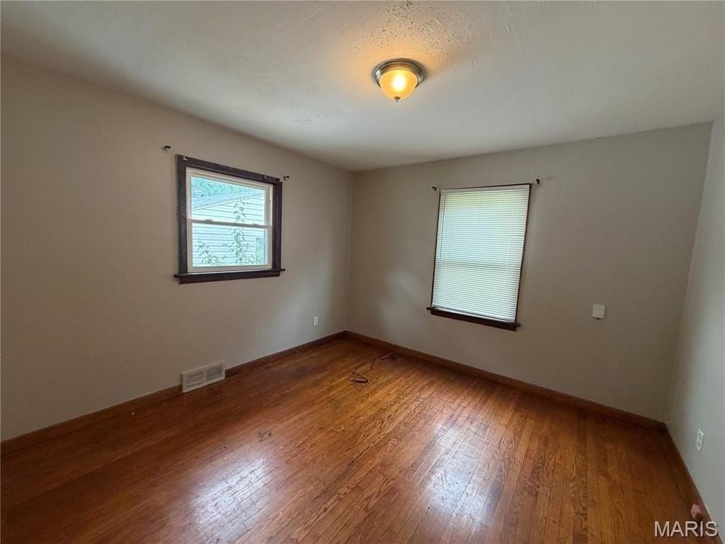 9812 Winkler Dr - Photo 5 of 15