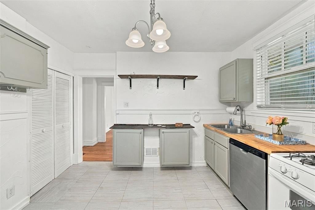 99 Sandau Ave - Photo 3 of 30