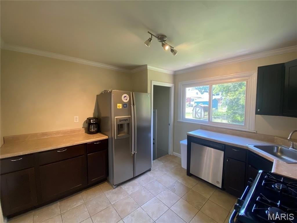 8902 Oneida Ln - Photo 7 of 12