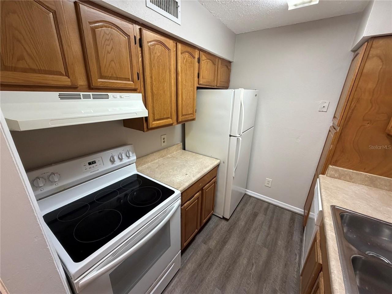 345 Wymore Rd #202 - Photo 5 of 13