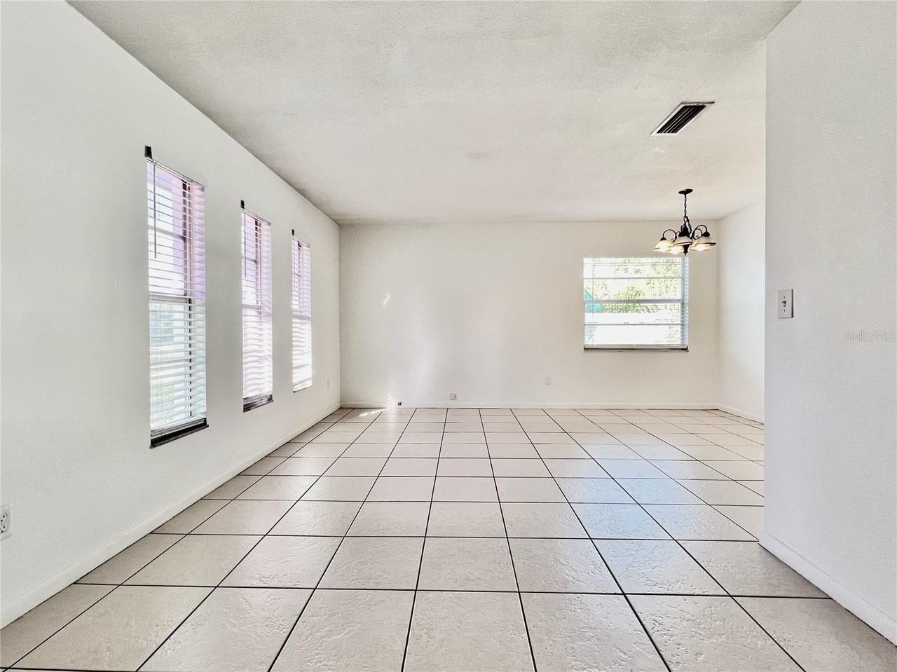 1607 Baltimore Ave - Photo 2 of 12