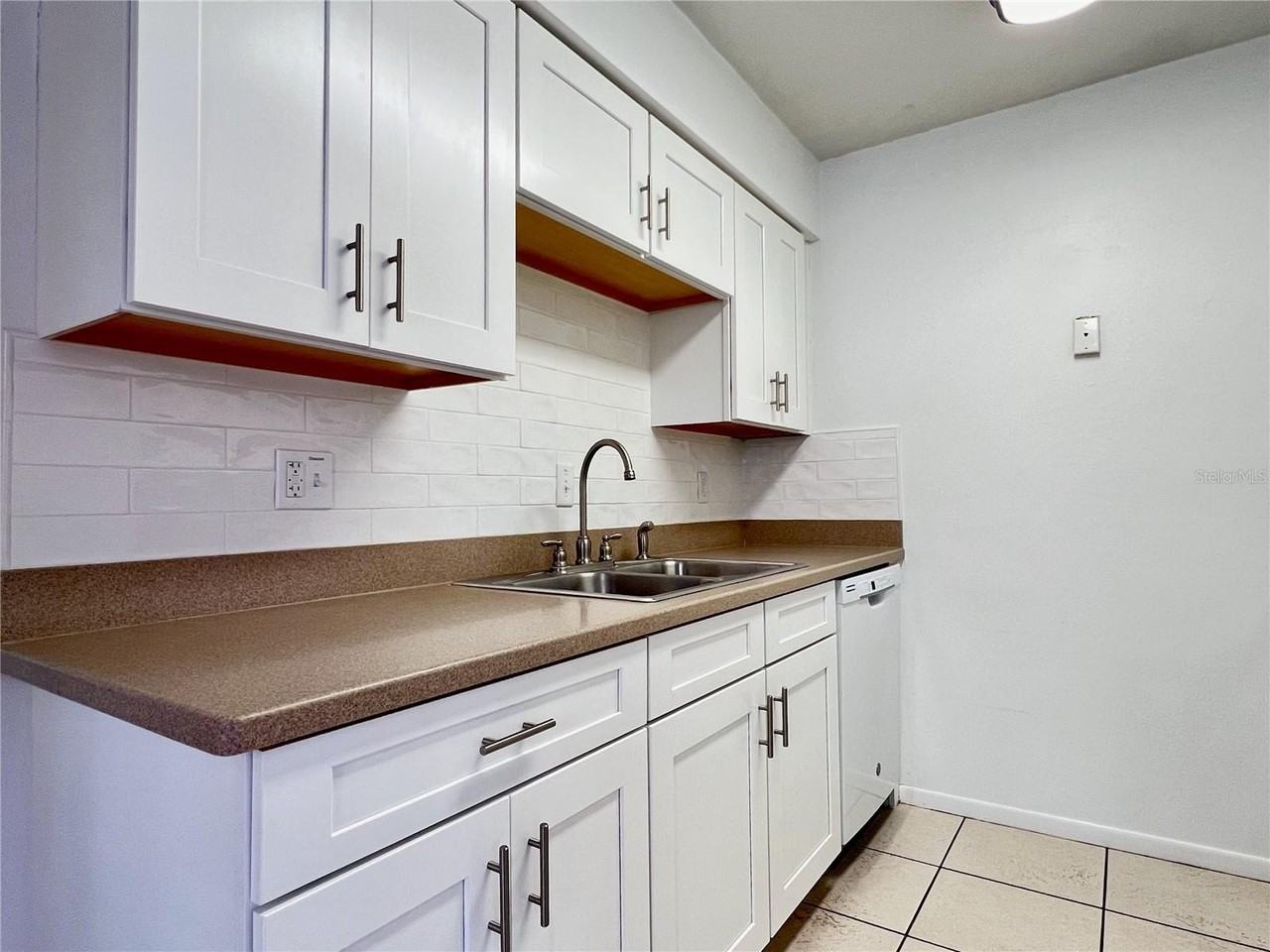 1607 Baltimore Ave - Photo 4 of 12