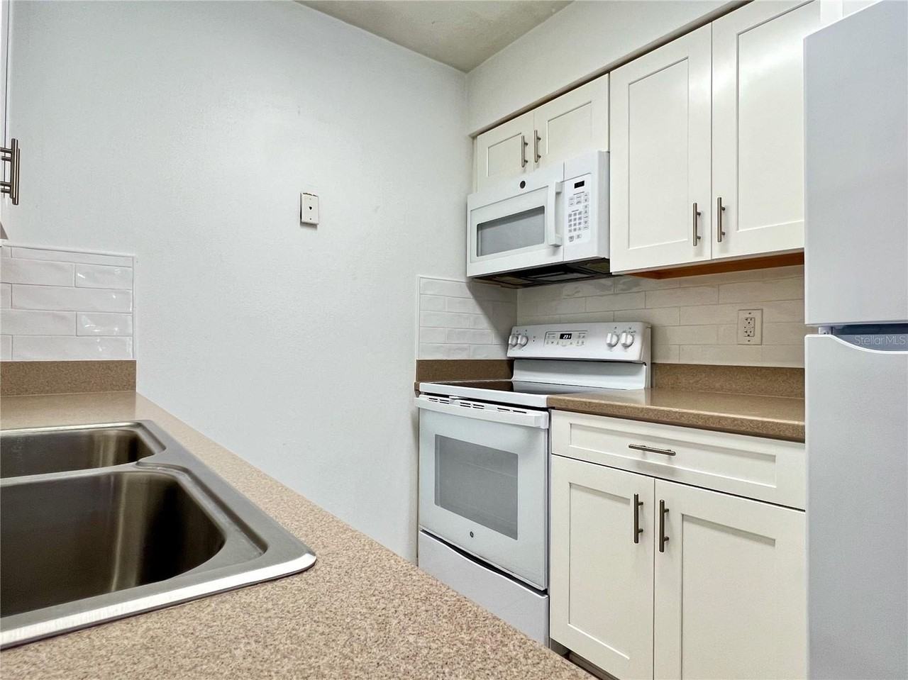 1607 Baltimore Ave - Photo 6 of 12