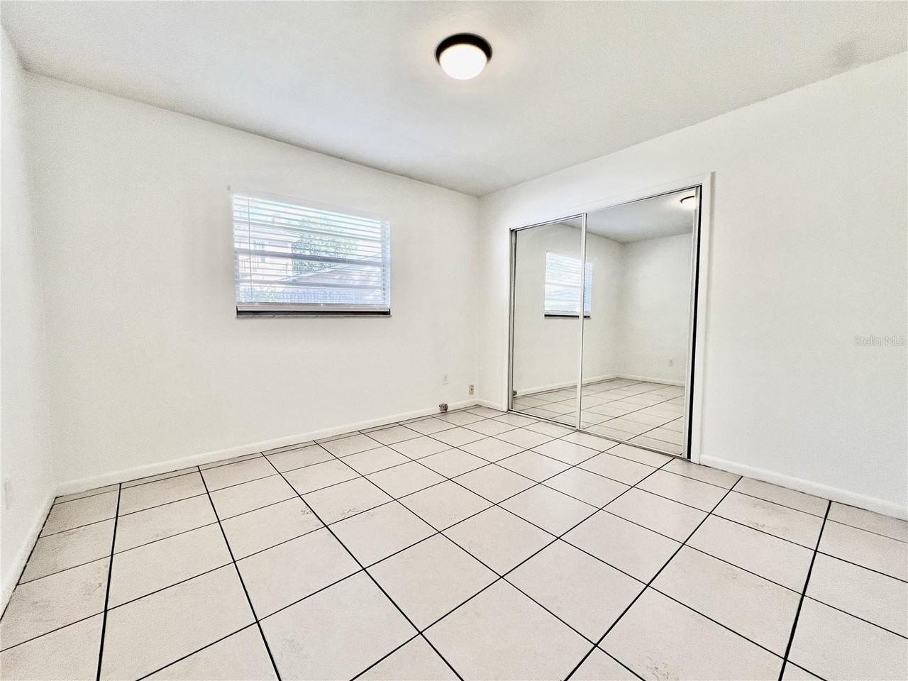1607 Baltimore Ave - Photo 7 of 12