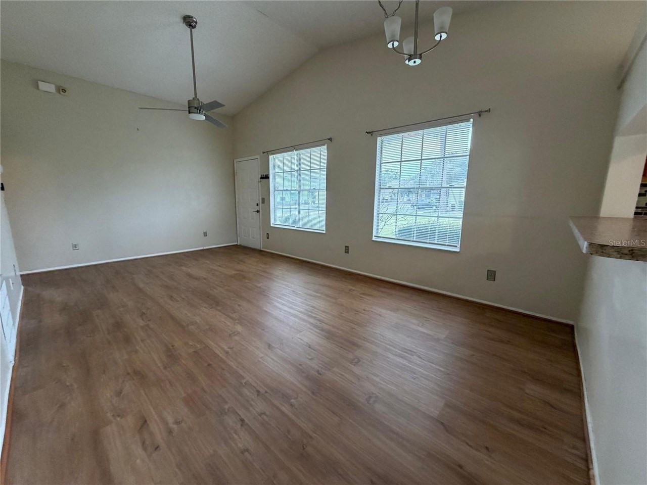 3128 Hempstead Ave - Photo 4 of 21