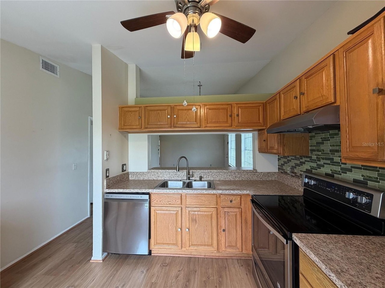 3128 Hempstead Ave - Photo 7 of 21
