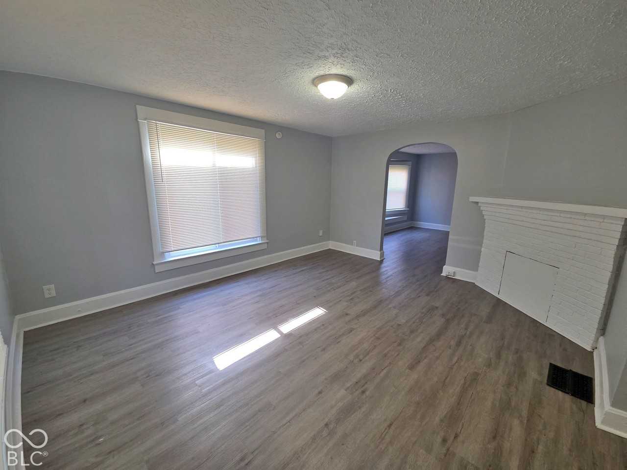 3132 Graceland Ave - Photo 4 of 23