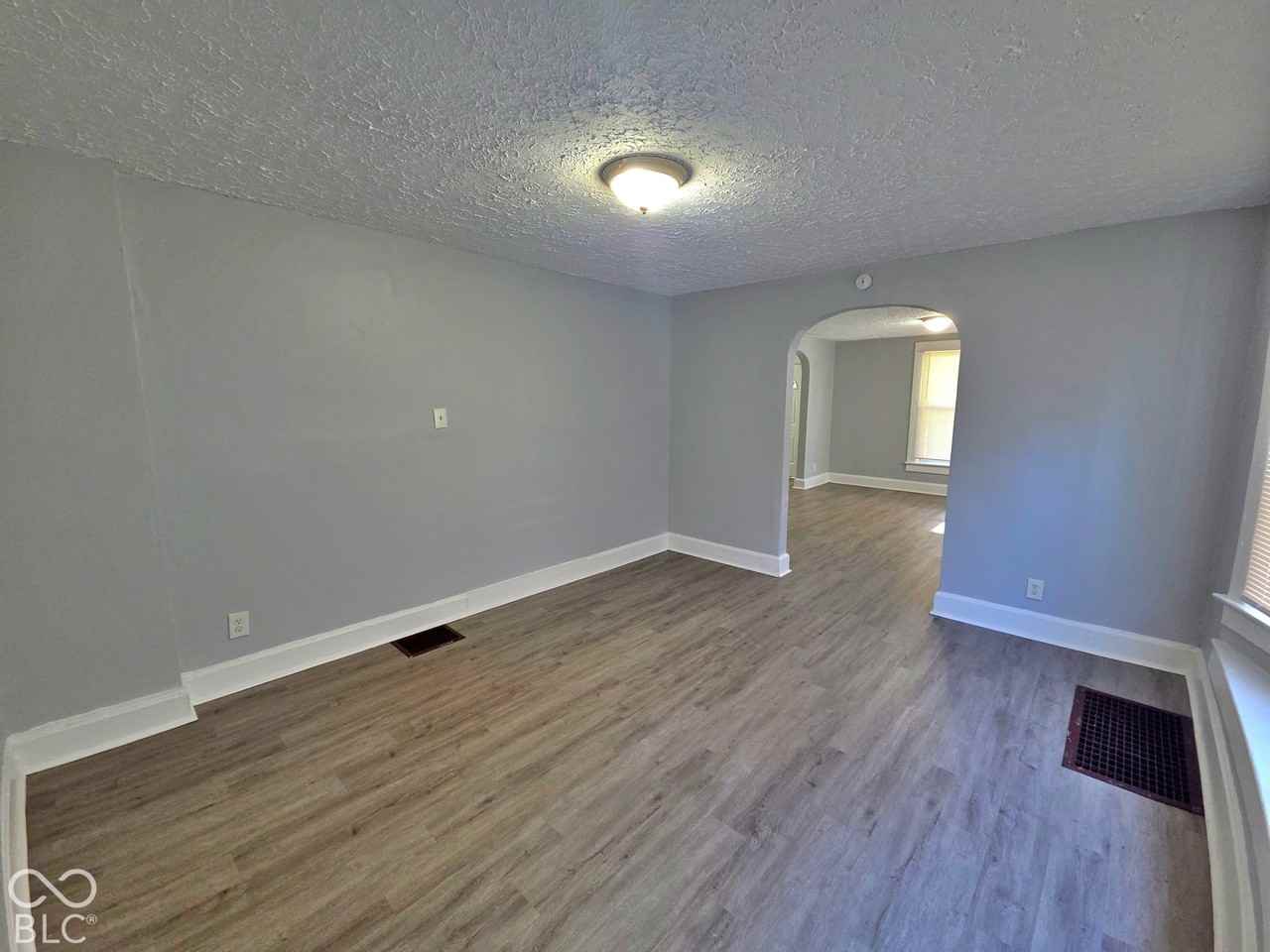 3132 Graceland Ave - Photo 6 of 23