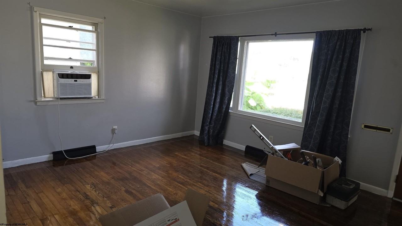29 1/2 Sedgwick St - Photo 3 of 17