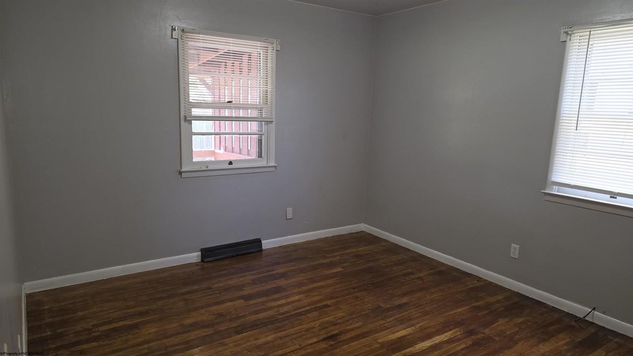 29 1/2 Sedgwick St - Photo 4 of 17
