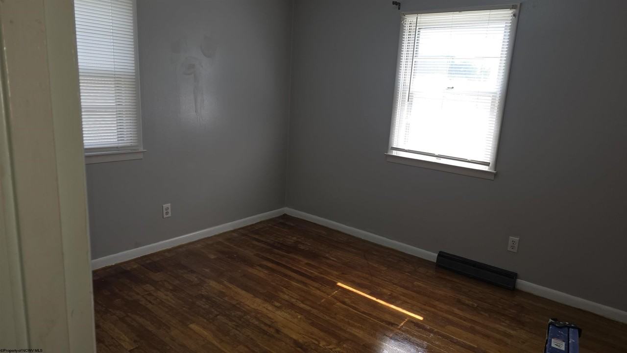 29 1/2 Sedgwick St - Photo 5 of 17
